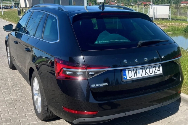 Skoda Superb cena 86600 przebieg: 196600, rok produkcji 2020 z Poznań małe 106